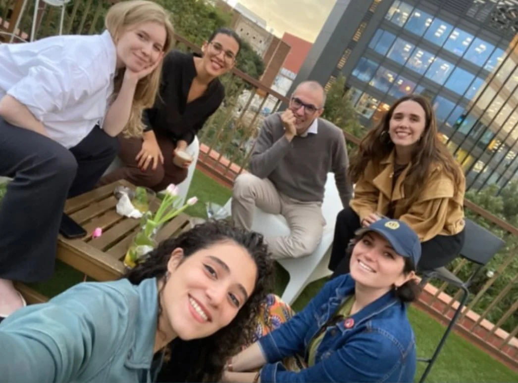 Selfie with Sara Cáceres, Judith Morales, Carolina Alabau, Morgane Keesling, and Gerard Pastor in an outdoor space